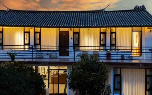 vivid courtyard of Wei Shan