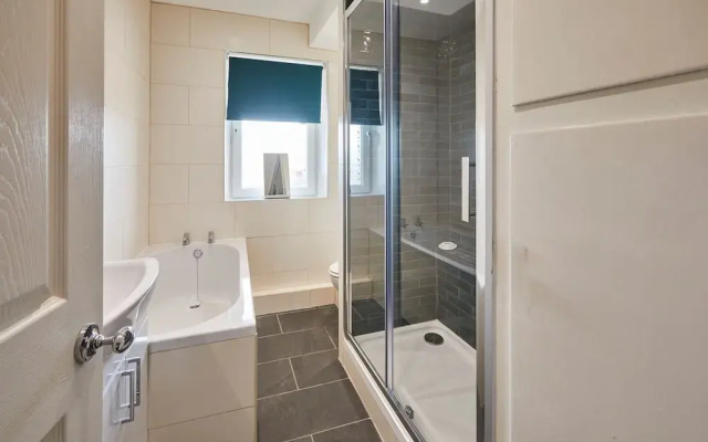 Host Stay The Garret Suite
