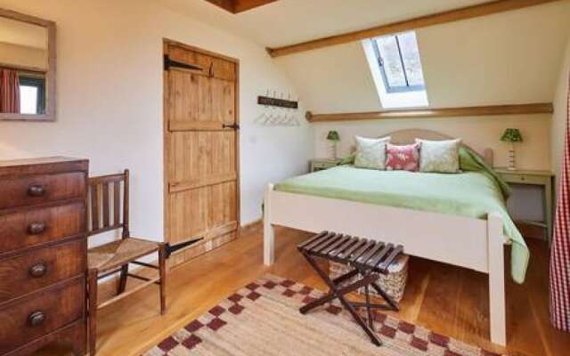 Host Stay Llewenau Draw Barn