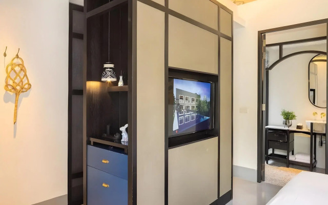 Hotel Ping Silhouette