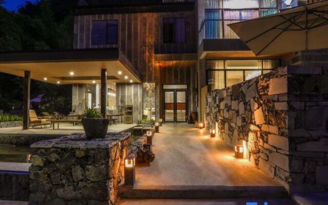 Yangshuo Chashi Hotel (Yulonghe Jiuxian Wharf Branch)