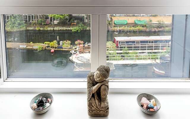 Stylish and Sleek East London Retreat
