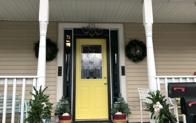 Charming Apartment in the Heart of Oshkosh