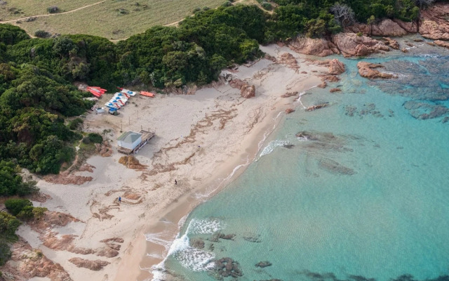 Residence with pool in Isola Rossa