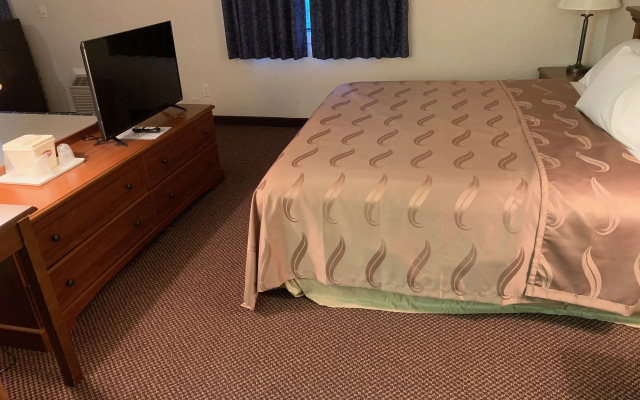 Lomira Inn and Suites