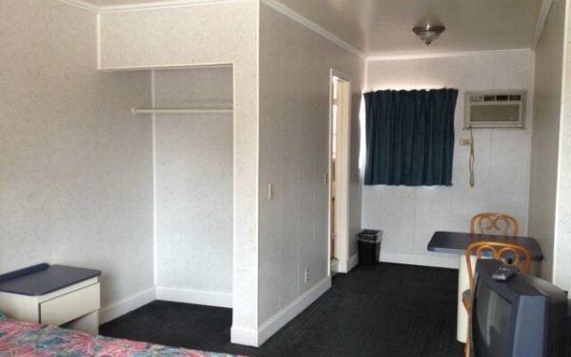 Helen Apartments & Motel