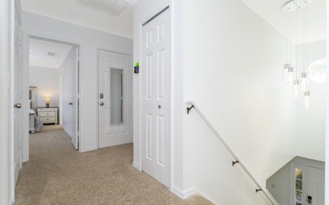 Beautiful 5Bd Single Family w/ Game Room @ 106 Lake Wilson Preserve