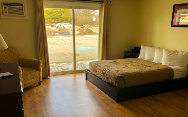 Colonial Inn Ellsworth