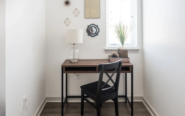 Mass Ave Arts District 1 BR Apt by Frontdesk
