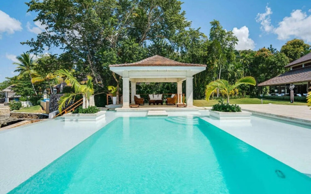 Sunny Vacation Villa 67
