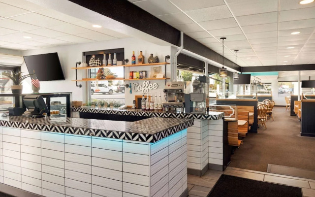 Howard Johnson Plaza - Portland