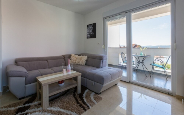 Adorable Apartment With Balcony & Swimming Pool