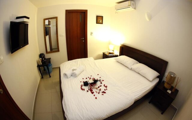 Royale Rooms