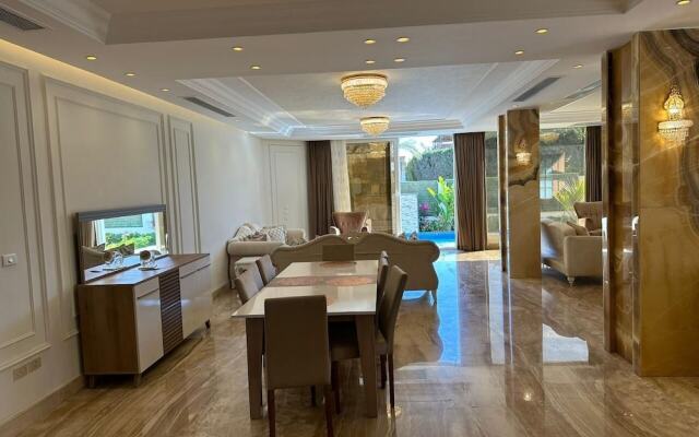 Beverly hills standalone villa with pool