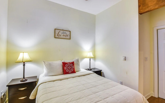 3 Mi to Warren Dunes: Sawyer Getaway w/ Fireplace!