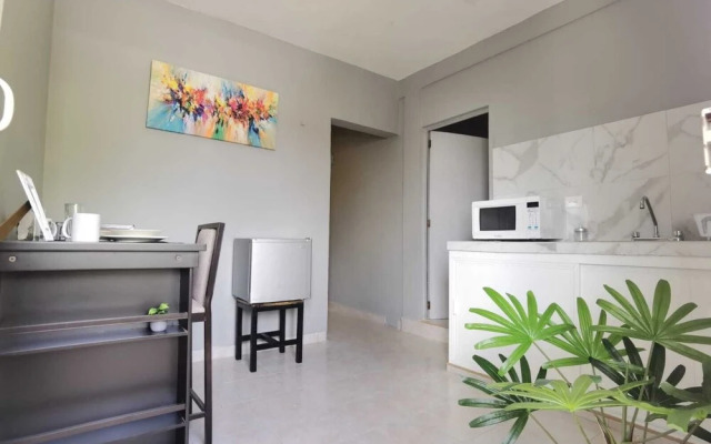 8th Street Suites