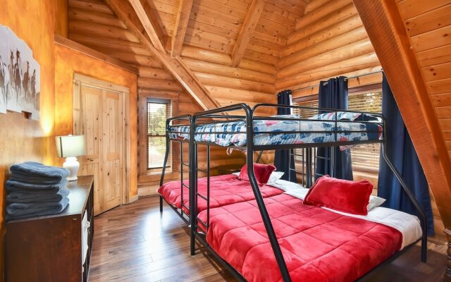 FlagRanch - 4 Br cabin by RedAwning