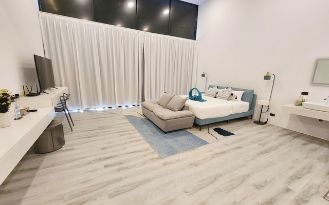 Unique Pool Slide Access Townhouse