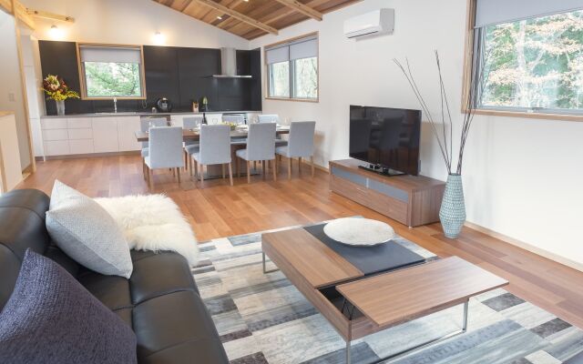 Bluebird Chalets by The Hakuba Collection