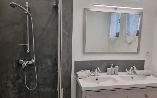 Charming Holiday House With Private Pool, Maillane