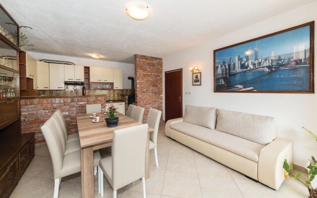 Beautiful Home in Kastel Stafilic With Wifi and 4 Bedrooms