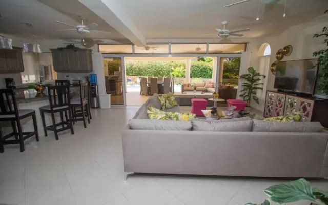 One of a Kind 6 Bedroom Luxury Villa