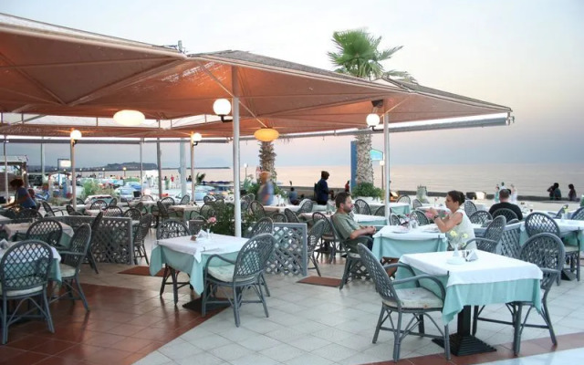 Hotel Flisvos Beach