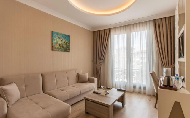 The Grand Mira Hotel