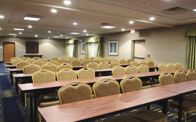 Holiday Inn Express and Suites Urbandale by IHG