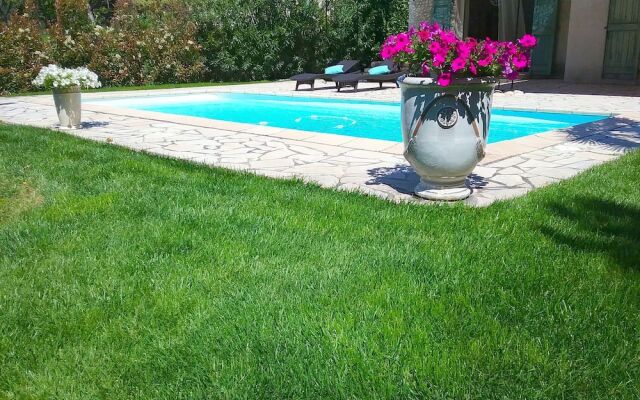 Peaceful Villa in Saint Paul de Vence With Swimming Pool