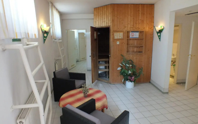 Highway Hotel