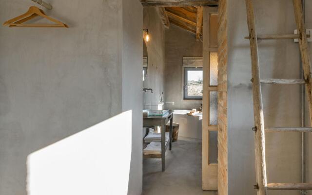 Charm and well-being in a rural setting. Dedicated to all those who seek comfort and style but love-Casa Rurale Botonto
