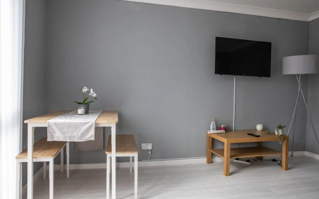 Impeccable 2-bed Home Close to City Centre!!