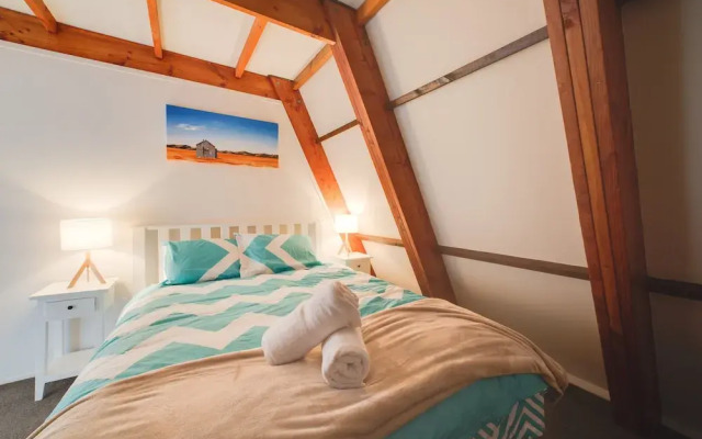 Awesome 3 bed Rotorua Lake House