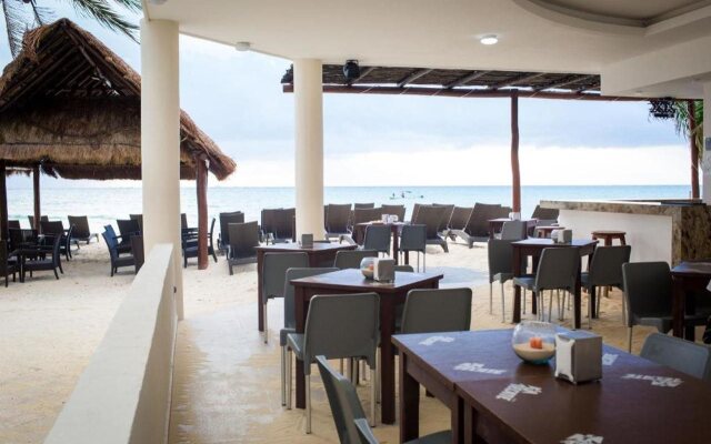 Luciana Hotel & Beach Club