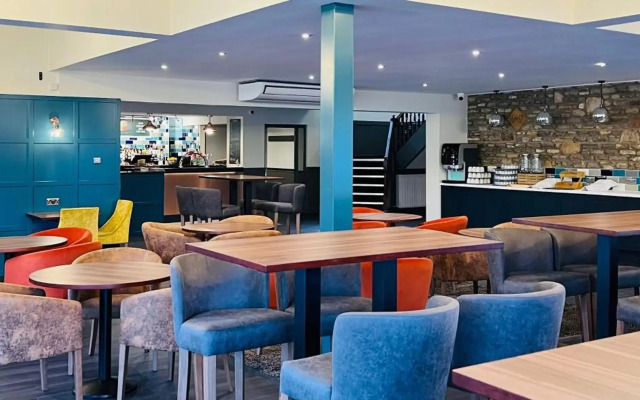Almondsbury Inn & Lounge