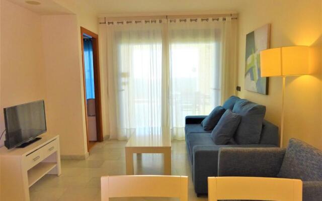 1st Line Daniya APT - Solarium Terrace & Pool