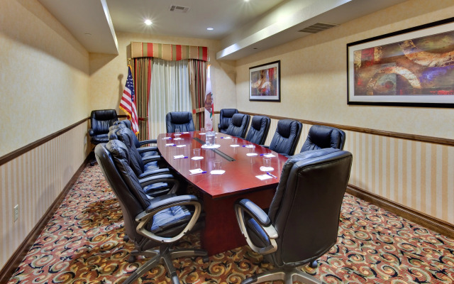 Holiday Inn Express & Suites Beaumont - Oak Valley by IHG