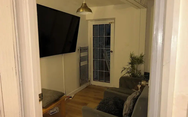 Charming 4-bedroom House Rental in Basildon, UK