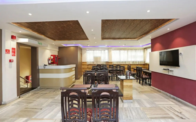 OYO 9818 Hotel Diamond Plaza