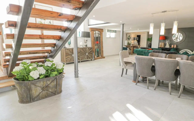 Capel Mawr, Basement 19