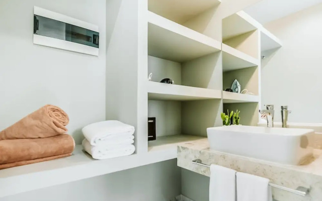 Level luxury condos