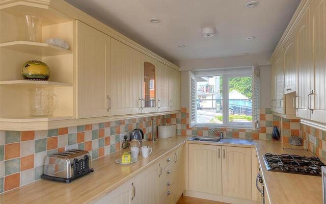 2 Studley Gardens