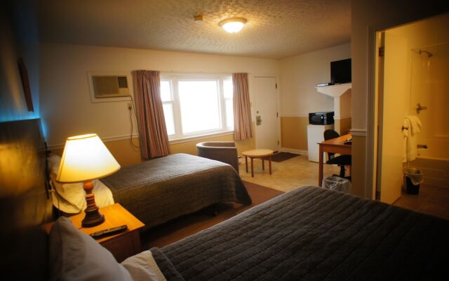 Silverwood Inn & Suites