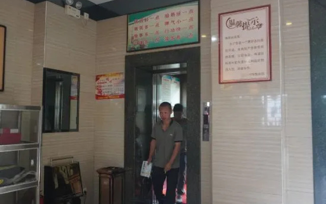 Jun Yi Chain Hotel (Danfeng Railway Station Branch)