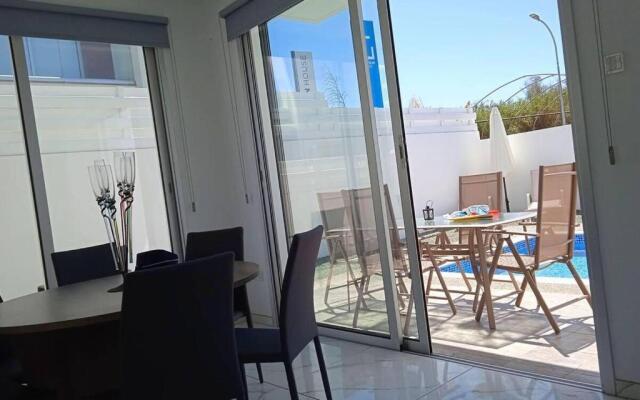 Beautiful Detached Modern Villa With Pool