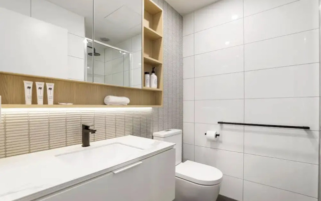 Modern 2-bed Ivanhoe Unit With Parking