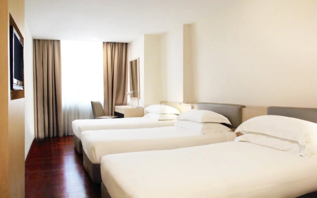 Rocana Hotel