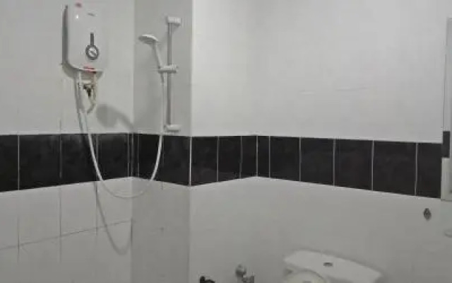 The Upper Deck Hotel