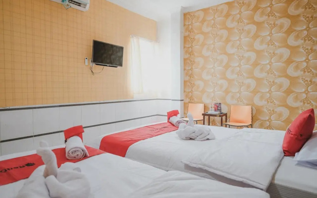 RedDoorz Plus near Maimun Palace 2 Medan